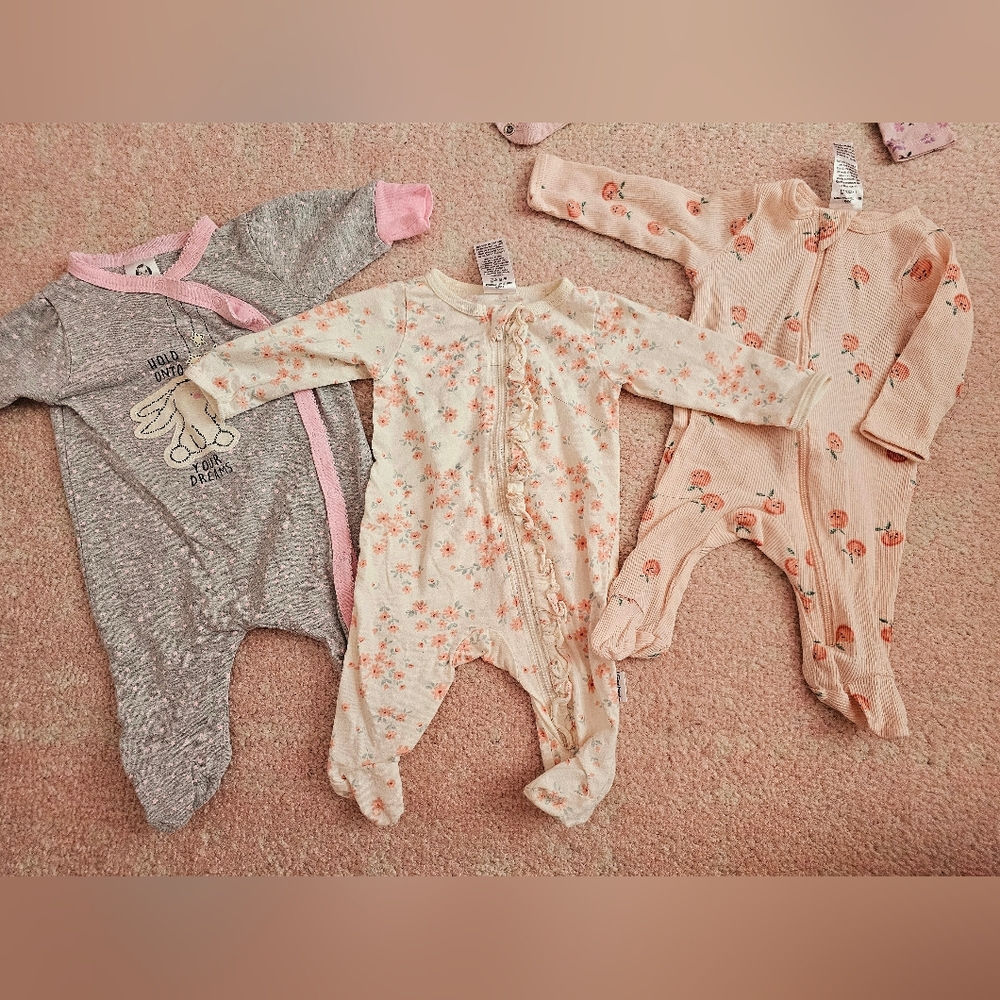Gerber Bundle of Onesies - Picture 3 of 4